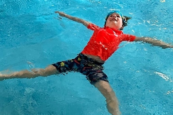 star float swimming